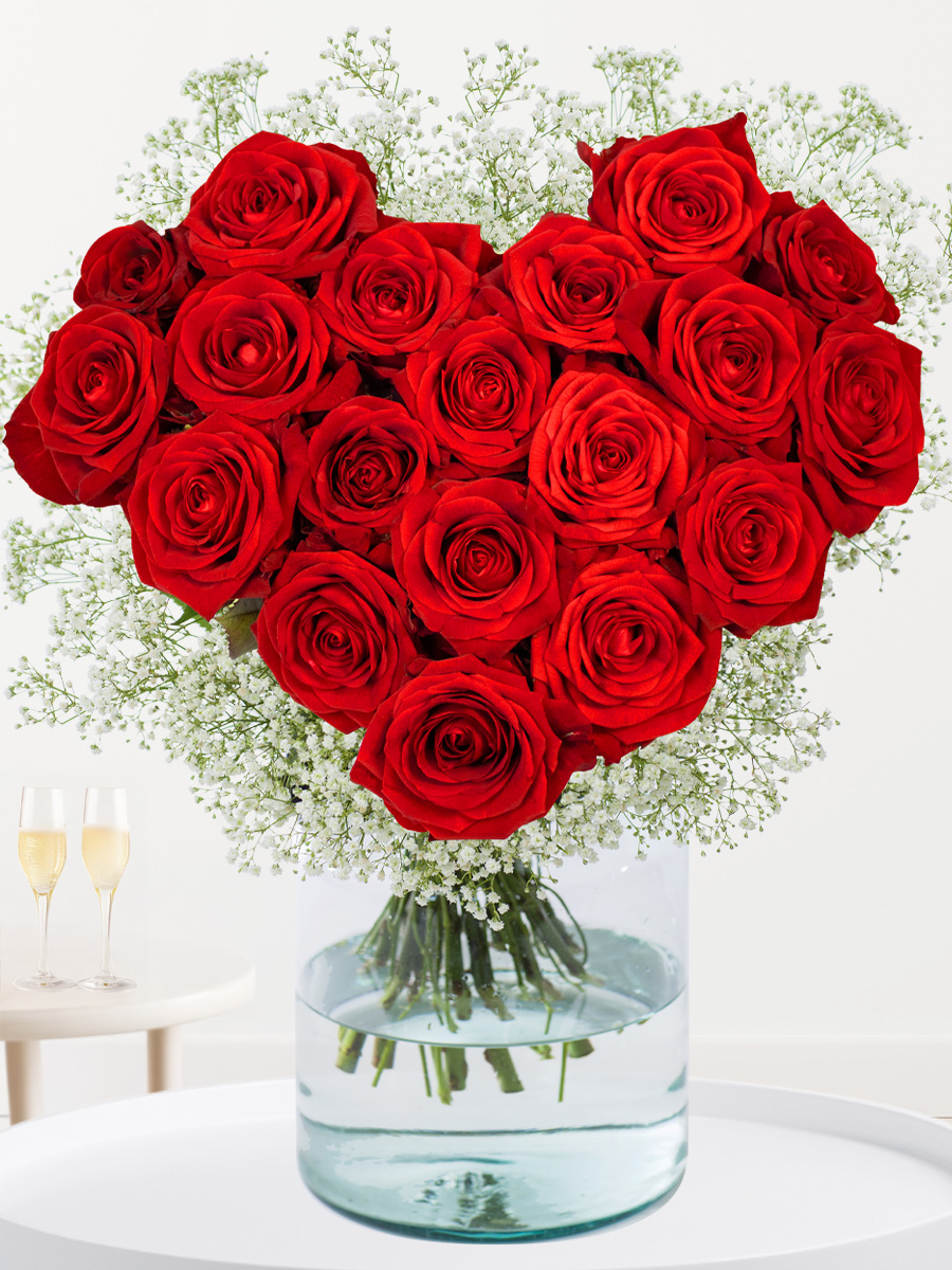 Boeket rode rozen in hartvorm met gipskruid - Red Naomi - Valentijnsdag afbeelding 1