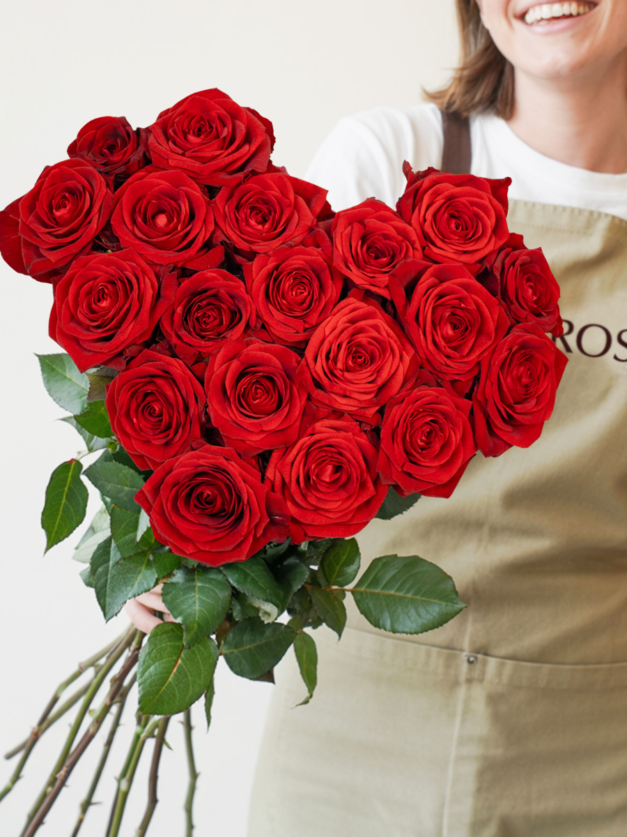 Boeket rode rozen in hartvorm - Red Naomi - Valentijnsdag afbeelding
