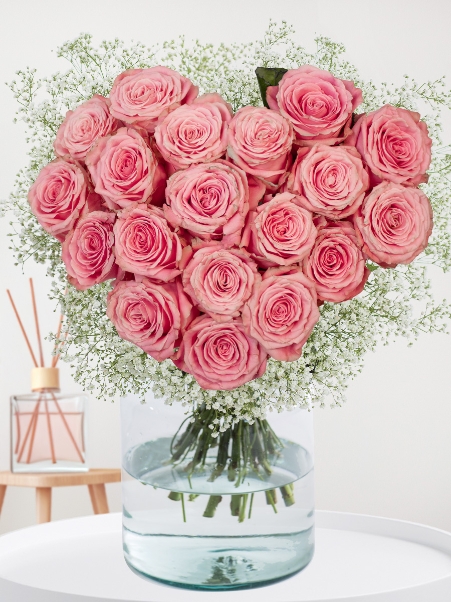 Surprose Boeket roze rozen in hartvorm met gipskruid - Sophia Loren