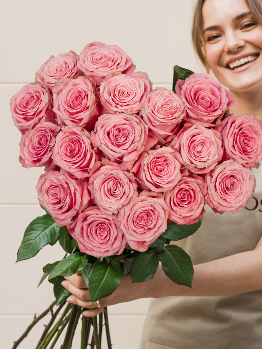 Boeket roze rozen in hartvorm - Sophia Loren afbeelding 1