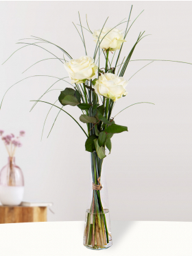 Drie witte rozen inclusief vaasje