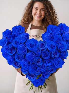 Boeket blauwe rozen in hartvorm