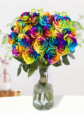 Regenboog rozen met groen gipskruid