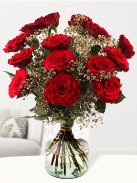Rood kerstboeket met goud gipskruid