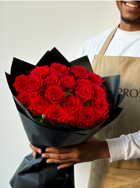 Zwart papier voor je rozenboeket