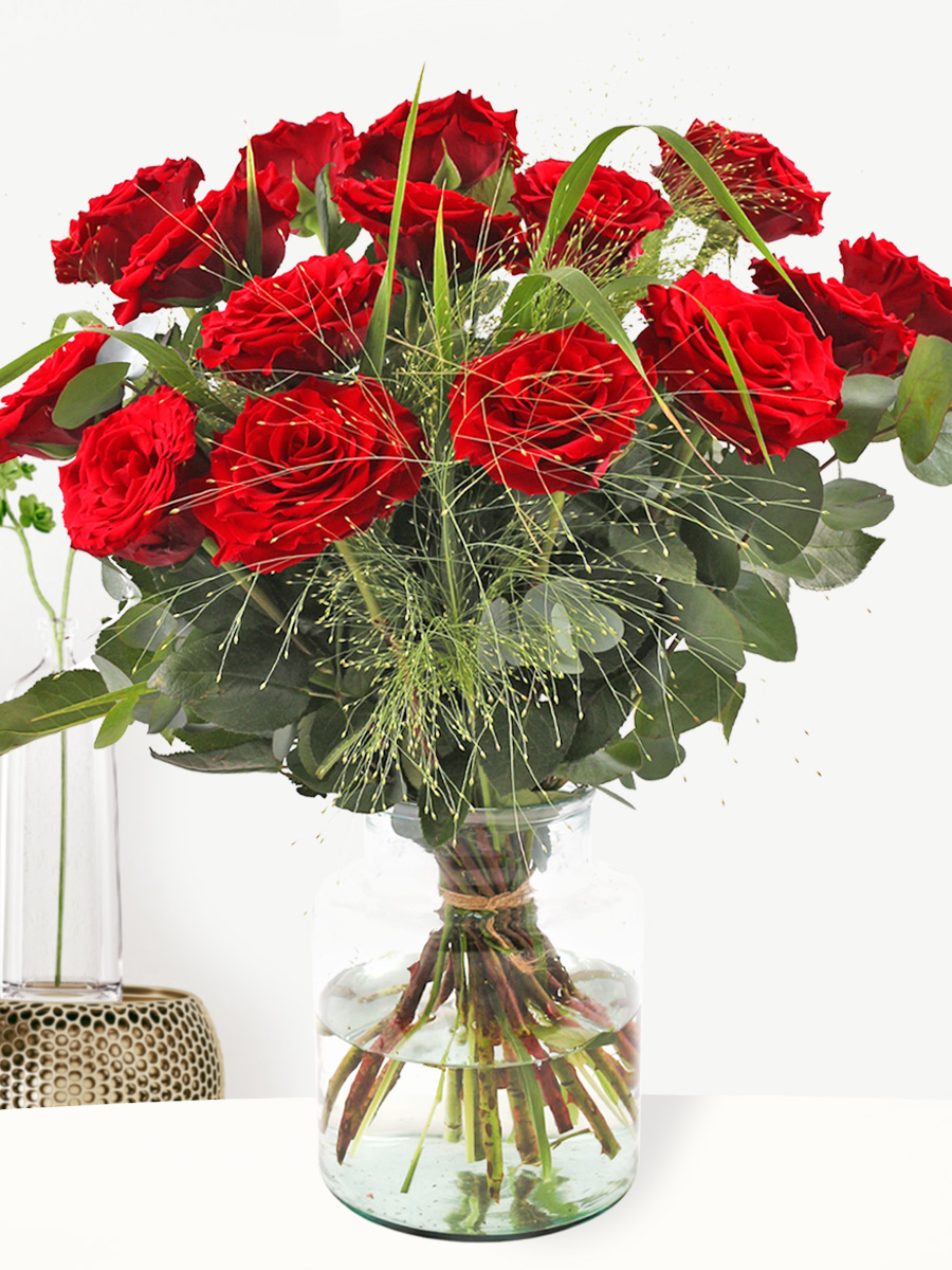 Surprose Rood rozenboeket met panicum en eucalyptus