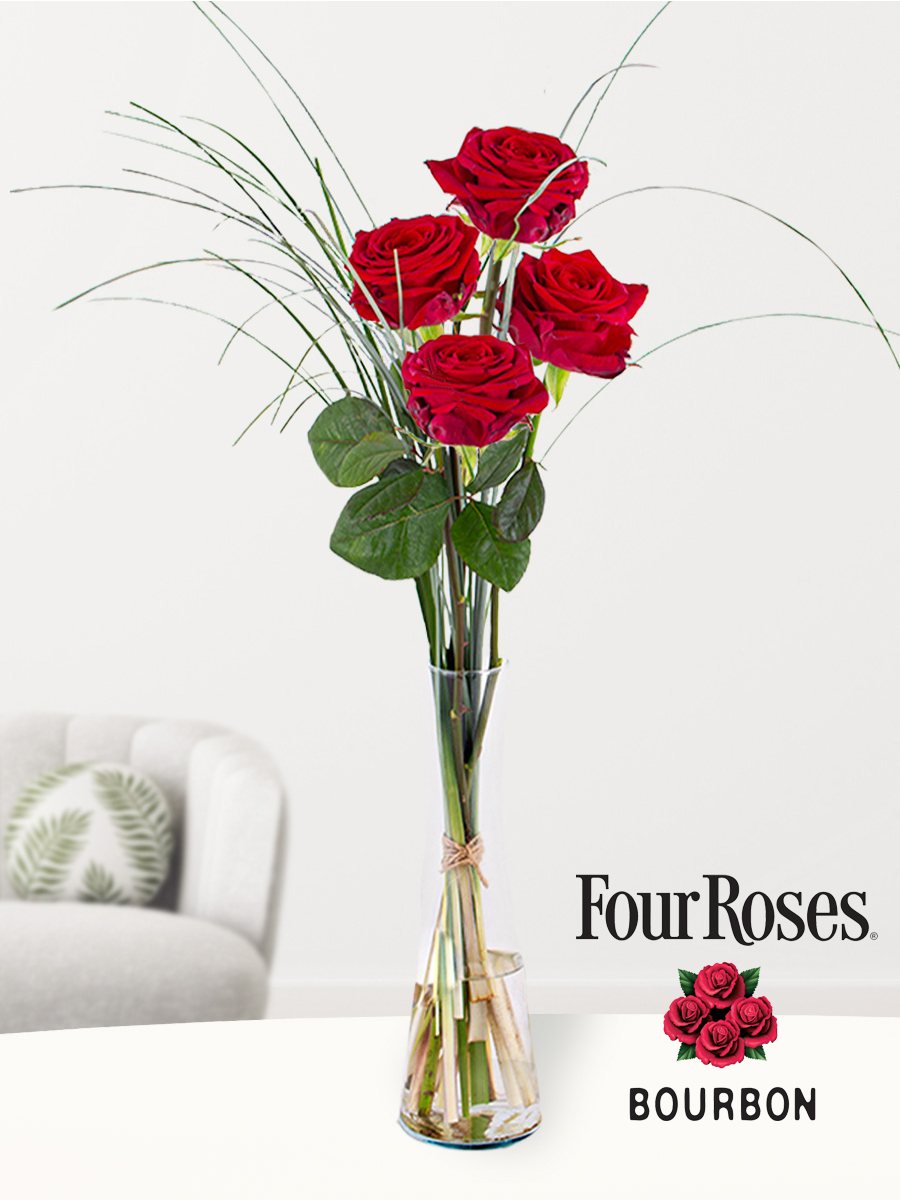 Vier rode rozen, inclusief vaasje